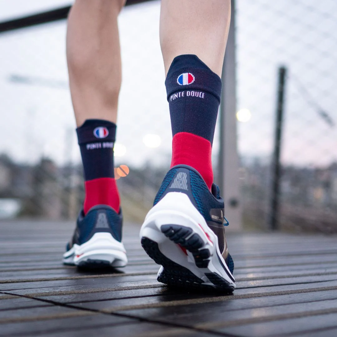 Chaussettes de running - La cerise et bleu – Image 2