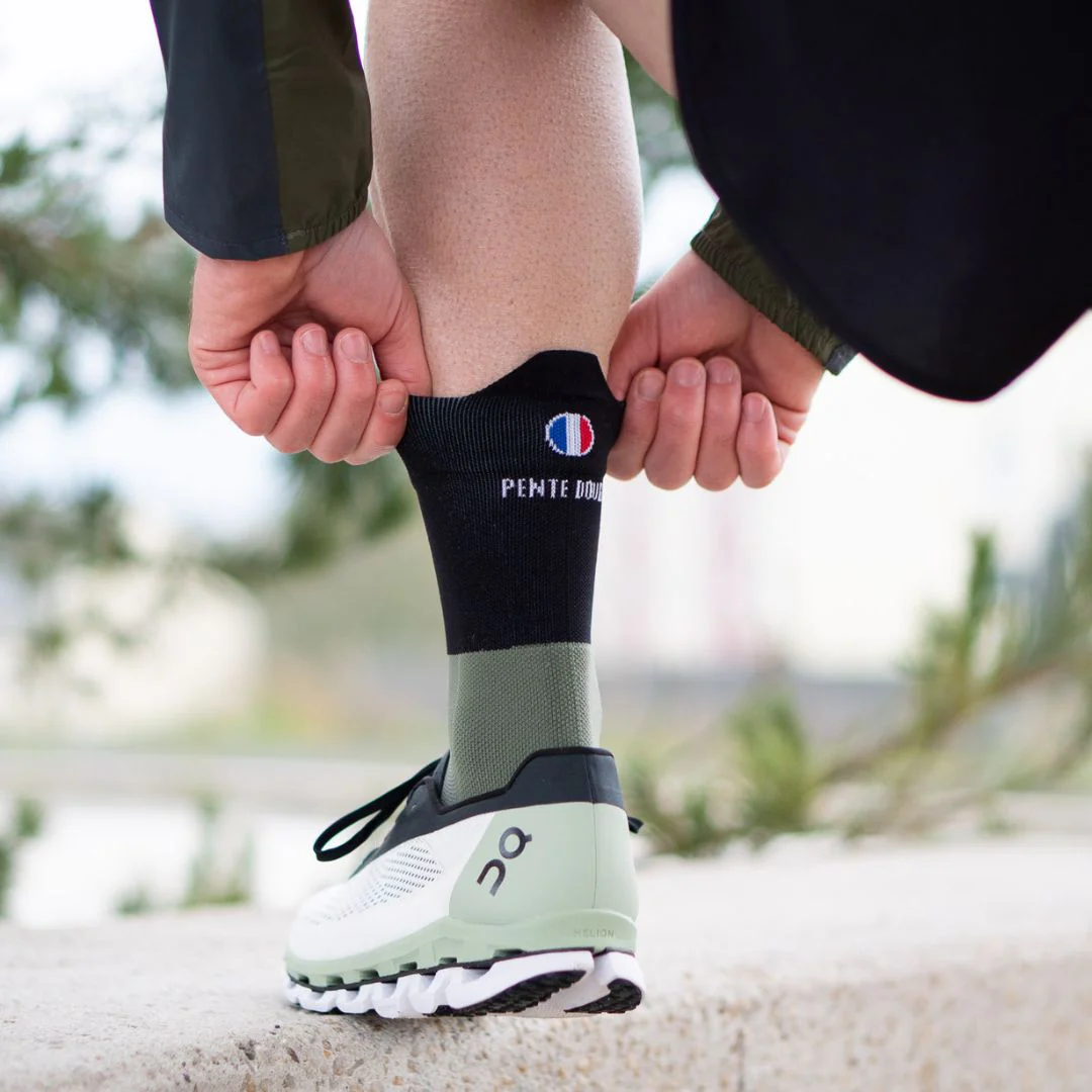 Chaussettes de running - La kaki et noir – Image 2